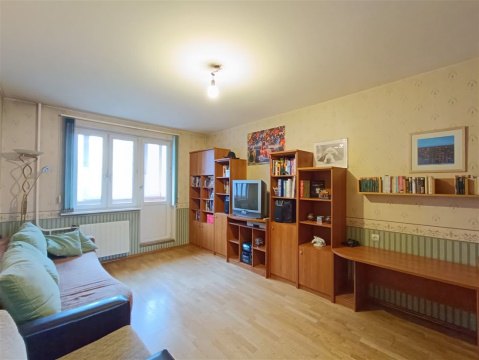 2-к квартира, 6/17 эт., 50м²