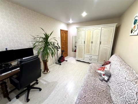 3-к квартира, 4/5 эт., 80м²