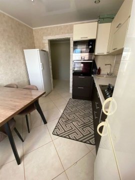 2-к квартира, 10/10 эт., 50м²