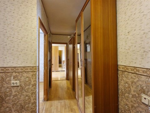 3-к квартира, 8/9 эт., 60м²