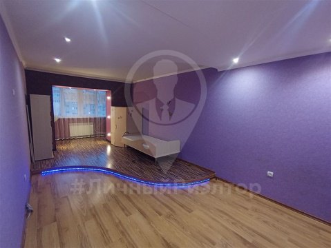 2-к квартира, 9/10 эт., 60м²