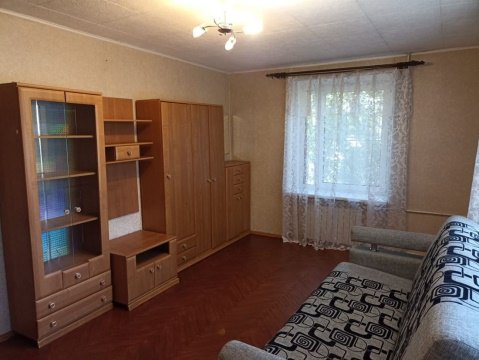 2-к квартира, 1/4 эт., 42м²