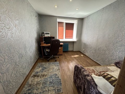 4-к квартира, 5/5 эт., 60м²