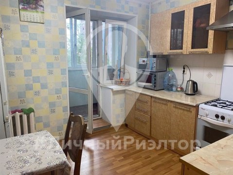 1-к квартира, 4/10 эт., 40м²