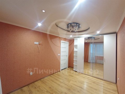 2-к квартира, 9/10 эт., 60м²