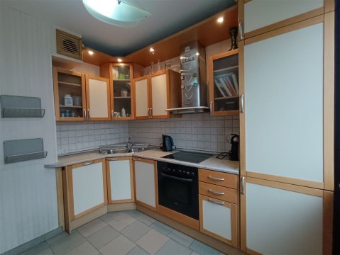 2-к квартира, 6/17 эт., 50м²