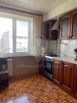 2-к квартира, 8/9 эт., 50м²