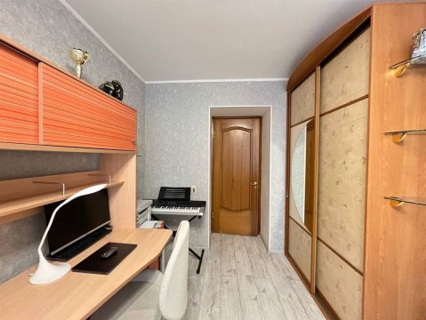 4-к квартира, 3/10 эт., 80м²