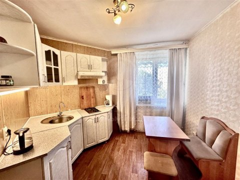 1-к квартира, 4/10 эт., 38м²