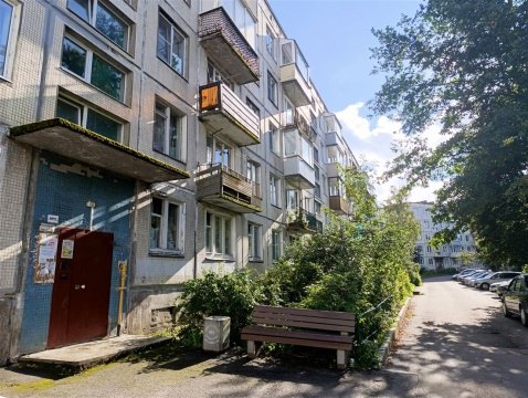 3-к квартира, 5/5 эт., 59м²