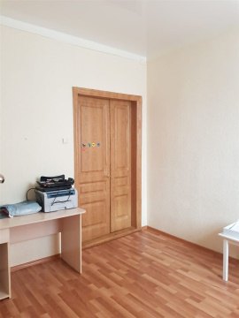 4-к квартира, 3/3 эт., 90м²