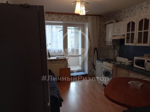 1-к квартира, 4/10 эт., 52м²