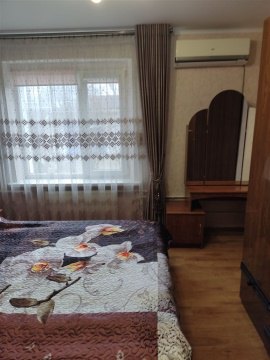 2-к квартира, 1/4 эт., 50м²