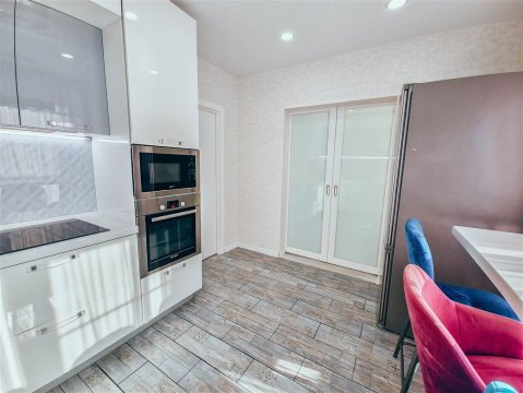 3-к квартира, 8/15 эт., 93м²