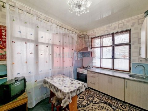 4-к квартира, 1/1 эт., 101м²