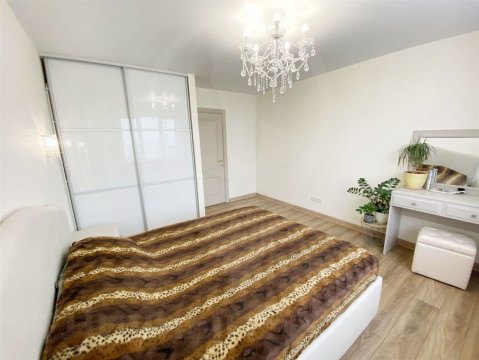 2-к квартира, 17/23 эт., 68м²