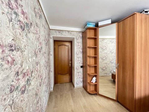 4-к квартира, 3/10 эт., 80м²