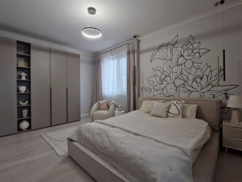 2-к квартира, 3/33 эт., 65м²