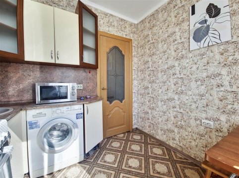 3-к квартира, 8/9 эт., 58м²