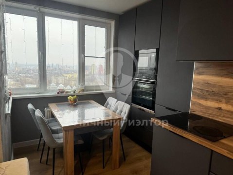 2-к квартира, 20/27 эт., 61м²