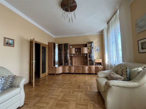 2-к квартира, 9/9 эт., 71м²