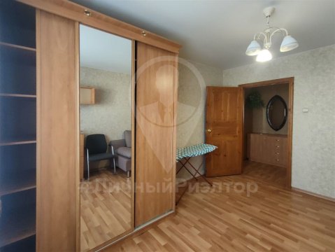 2-к квартира, 8/9 эт., 50м²