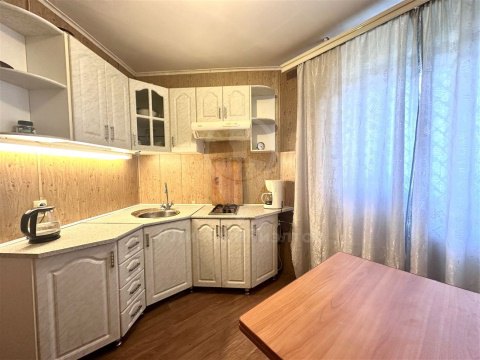 1-к квартира, 4/10 эт., 38м²