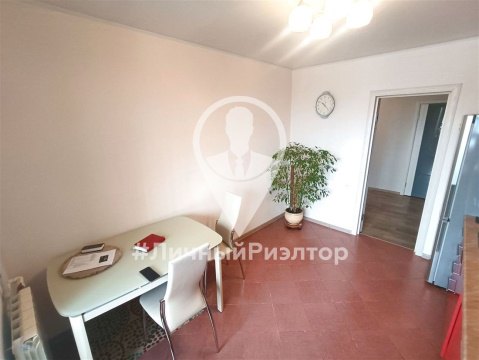 2-к квартира, 5/5 эт., 64м²