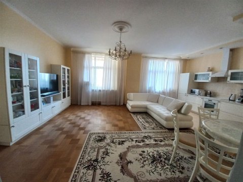 2-к квартира, 2/24 эт., 70м²