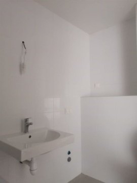 2-к квартира, 25/33 эт., 32м²