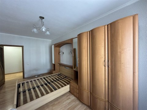 2-к квартира, 3/3 эт., 57м²