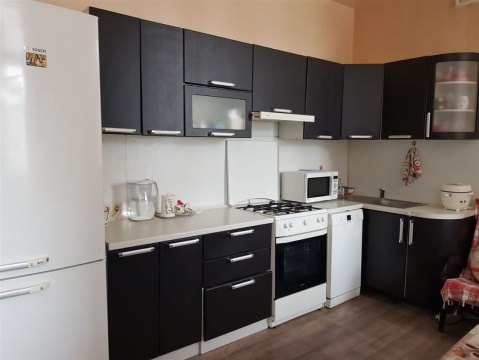 4-к квартира, 3/3 эт., 90м²