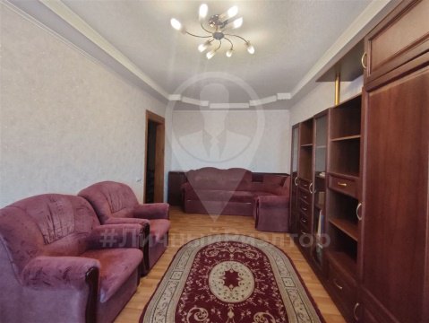 2-к квартира, 8/9 эт., 50м²