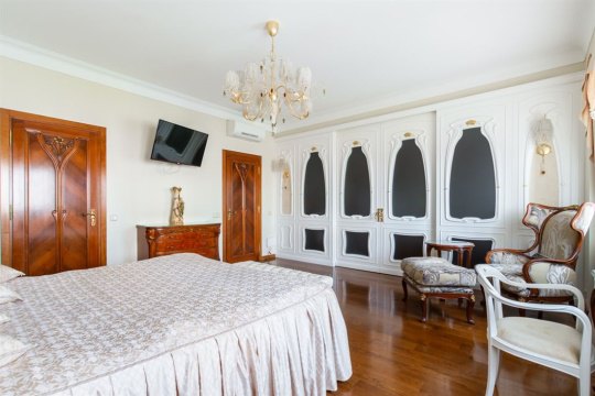 3-к квартира, 7/10 эт., 174м²