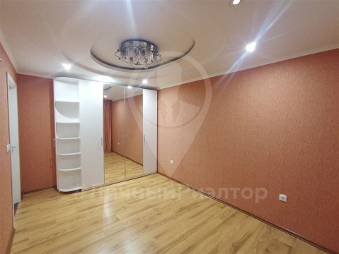 2-к квартира, 9/10 эт., 60м²