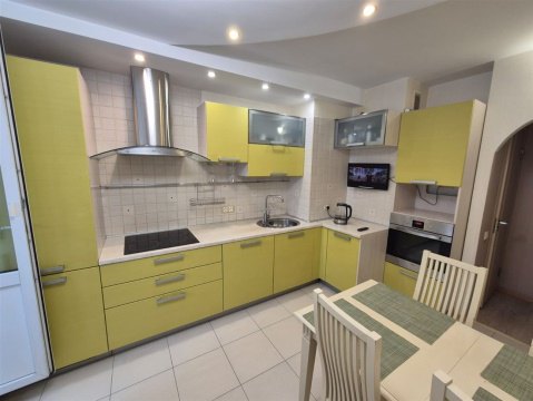 2-к квартира, 5/25 эт., 56м²