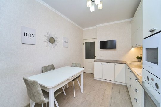 2-к квартира, 3/17 эт., 55м²