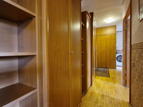 3-к квартира, 8/9 эт., 60м²