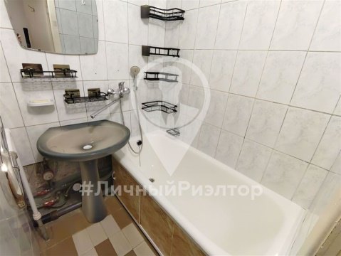 3-к квартира, 5/5 эт., 60м²