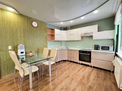 4-к квартира, 3/10 эт., 80м²