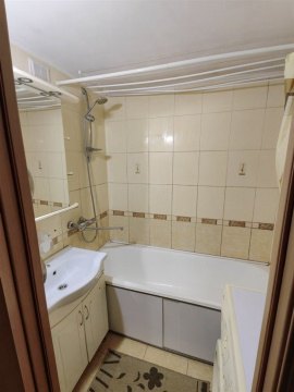 2-к квартира, 1/10 эт., 54м²